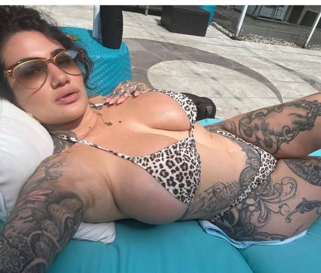 Am available for hookup both incall and outcall slide to my dm let make the moment we share be fun 