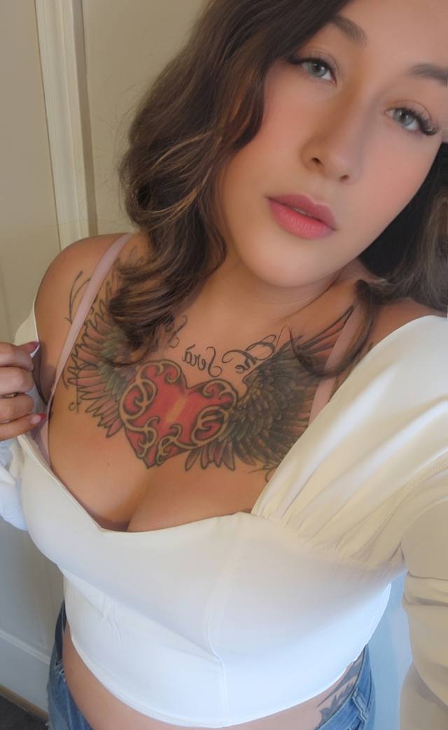 Your new favorite MILF 💕 Gorgeous, sensual, comfortable, laid back. 🥰GREAT REVIEWS